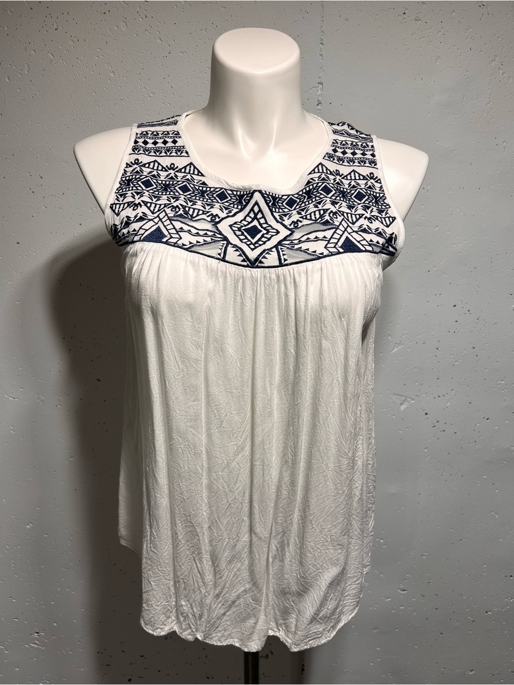 Torrid Women’s White Navy Blue Geometric Embroidered Yoke Tank Top 0